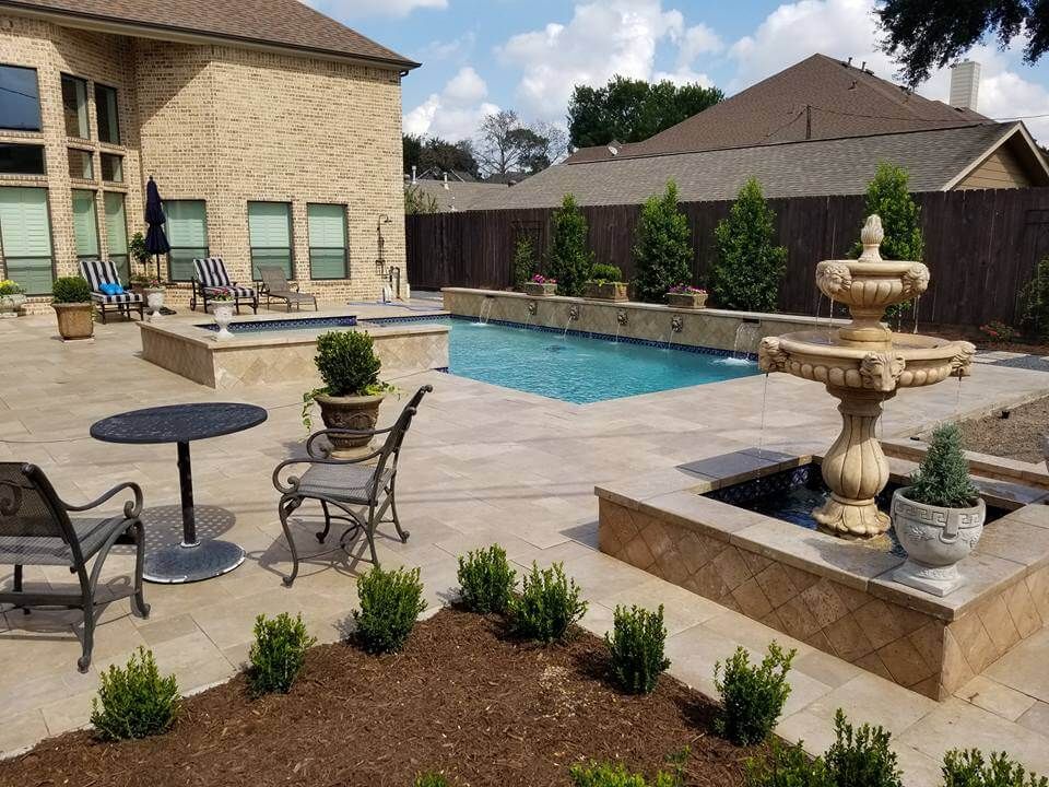 A large swimming pool with a fountain in the middle of it