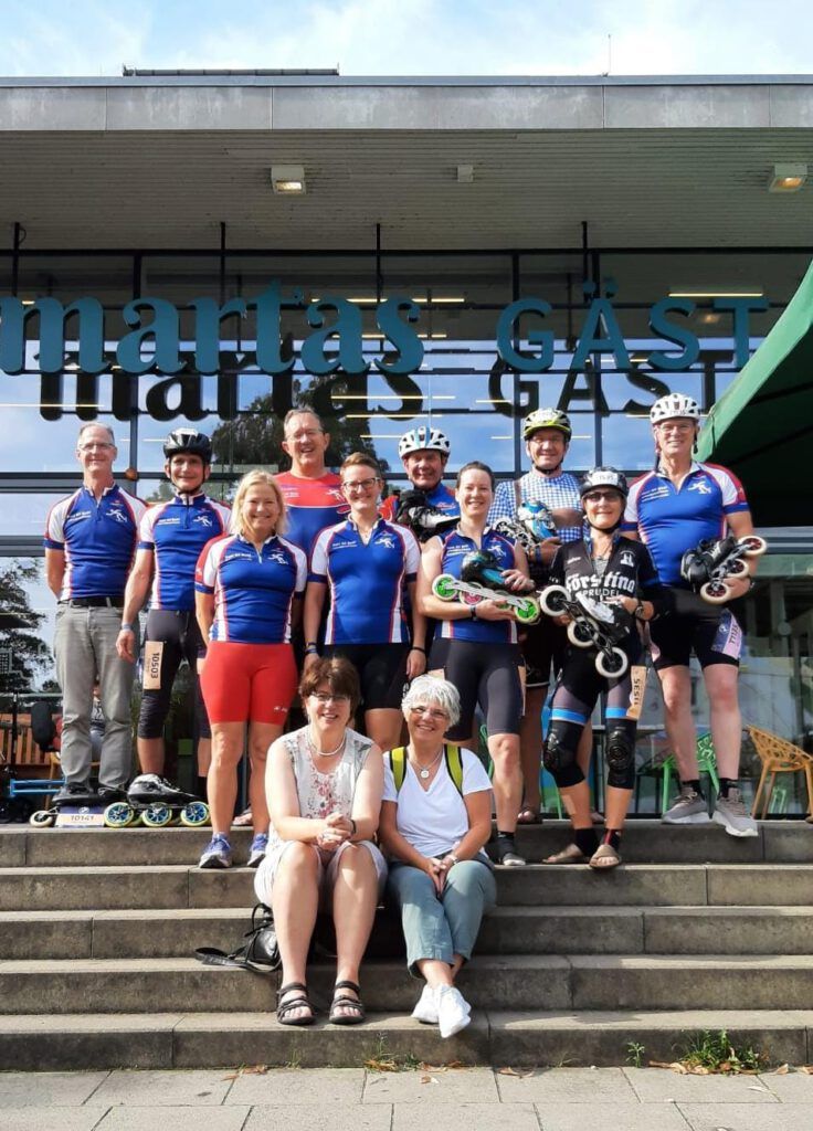 Teamfoto der Inlineskater*innen vor dem Berlin-Marathon im September 2025