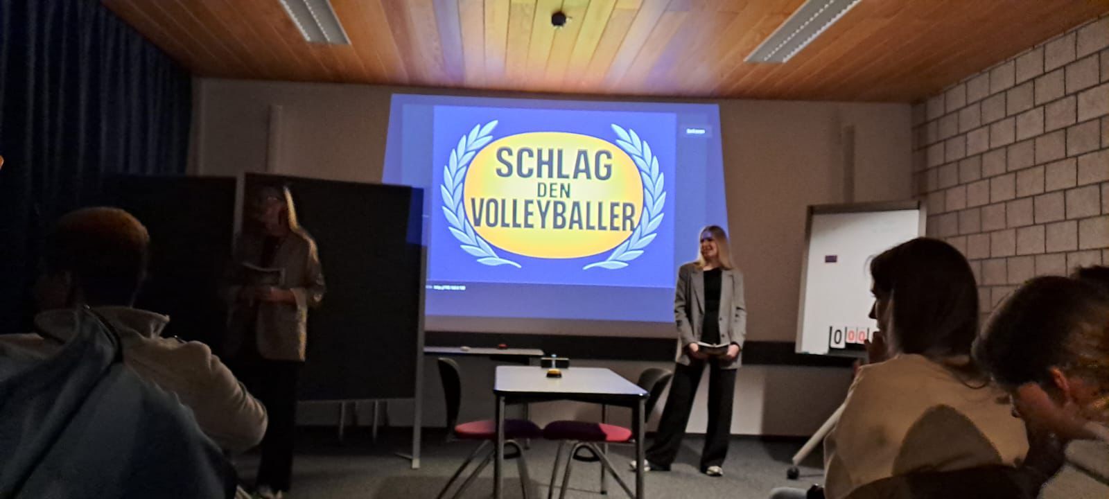 Volleyball Mixed Team im Trainingslager in Hachen - bei Gemeinschaftsaktivitäten