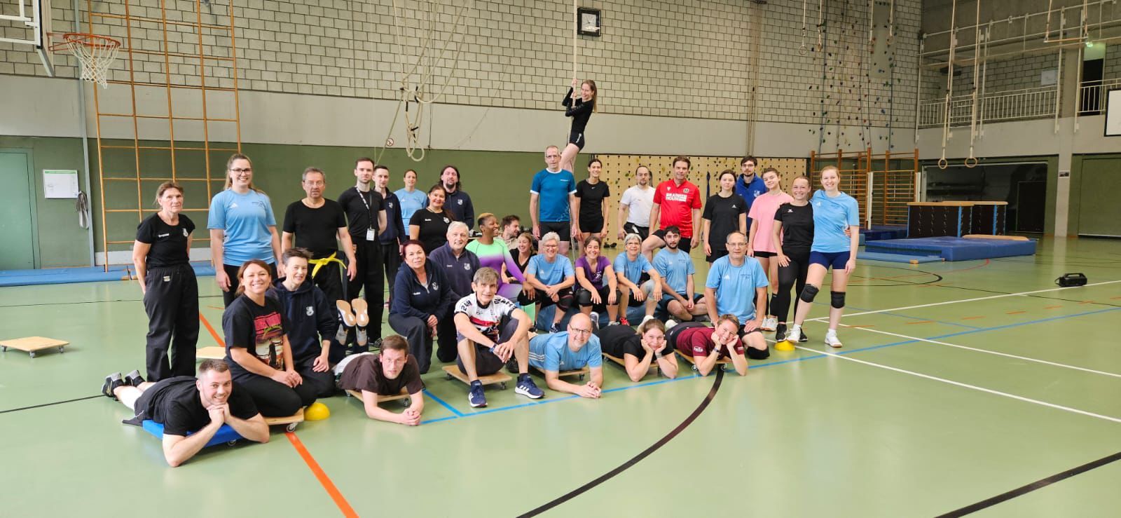 Volleyball Mixed Team im Trainingslager in Hachen - Teamfoto